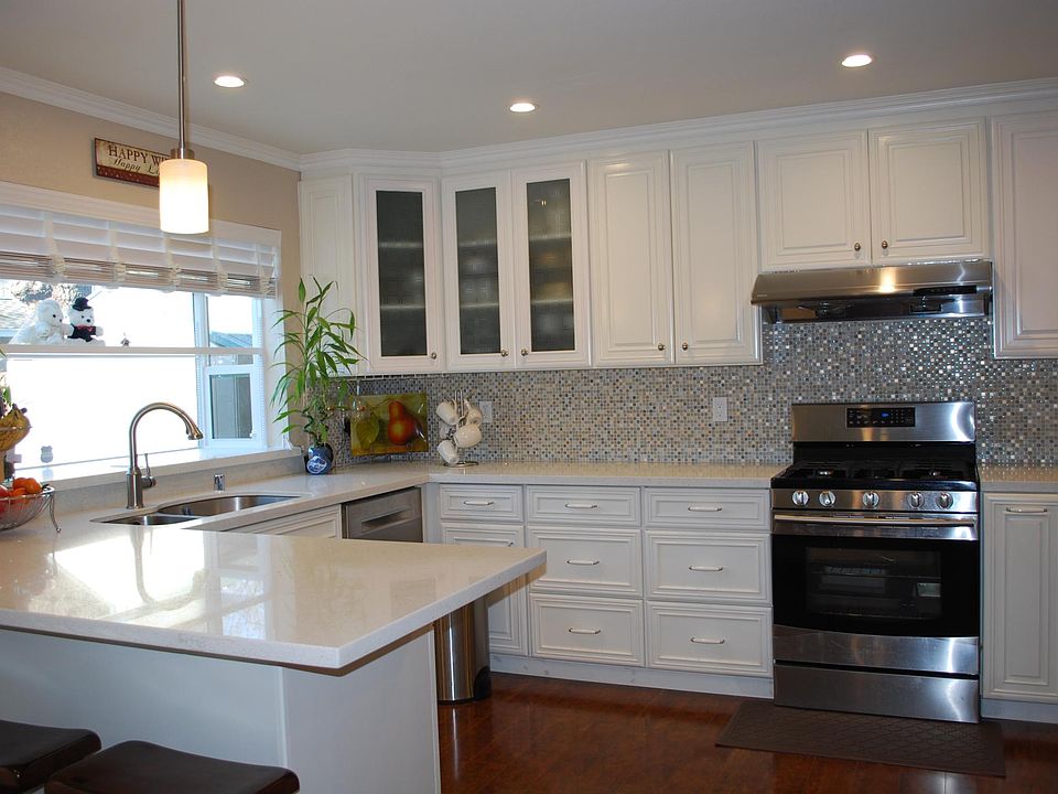 2nd image of 628 Hopkins Ave