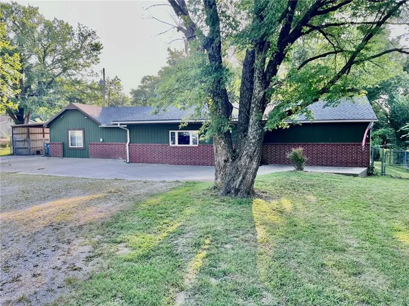 313 N Independence Ave, Dearing, KS 67340