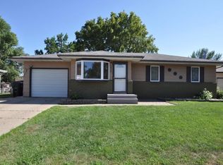 633 Meadow Ln, Bismarck, ND 58504