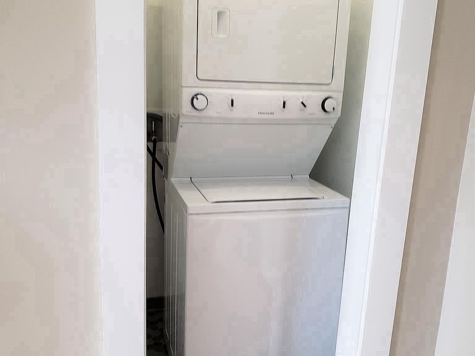 washer/dryer in each unit