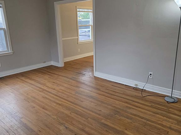 2nd image of 328 Hanover Ct