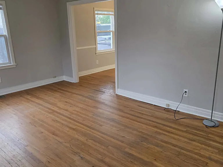 328 Hanover Ct — Photo 2
