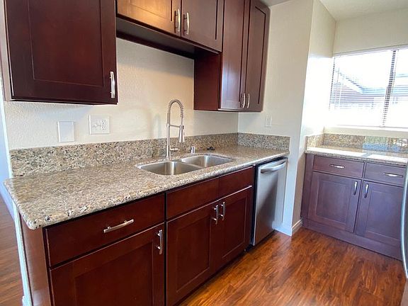 4th image of 215 N Mariposa Ave #303