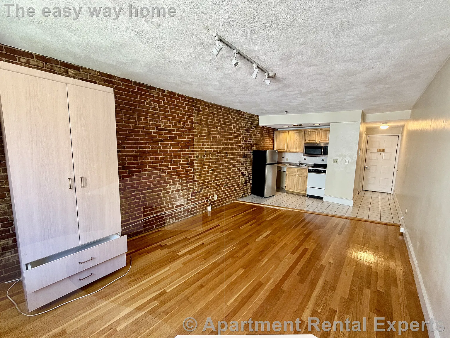 Studio, 9999 sqft, $2,100 — Photo 1