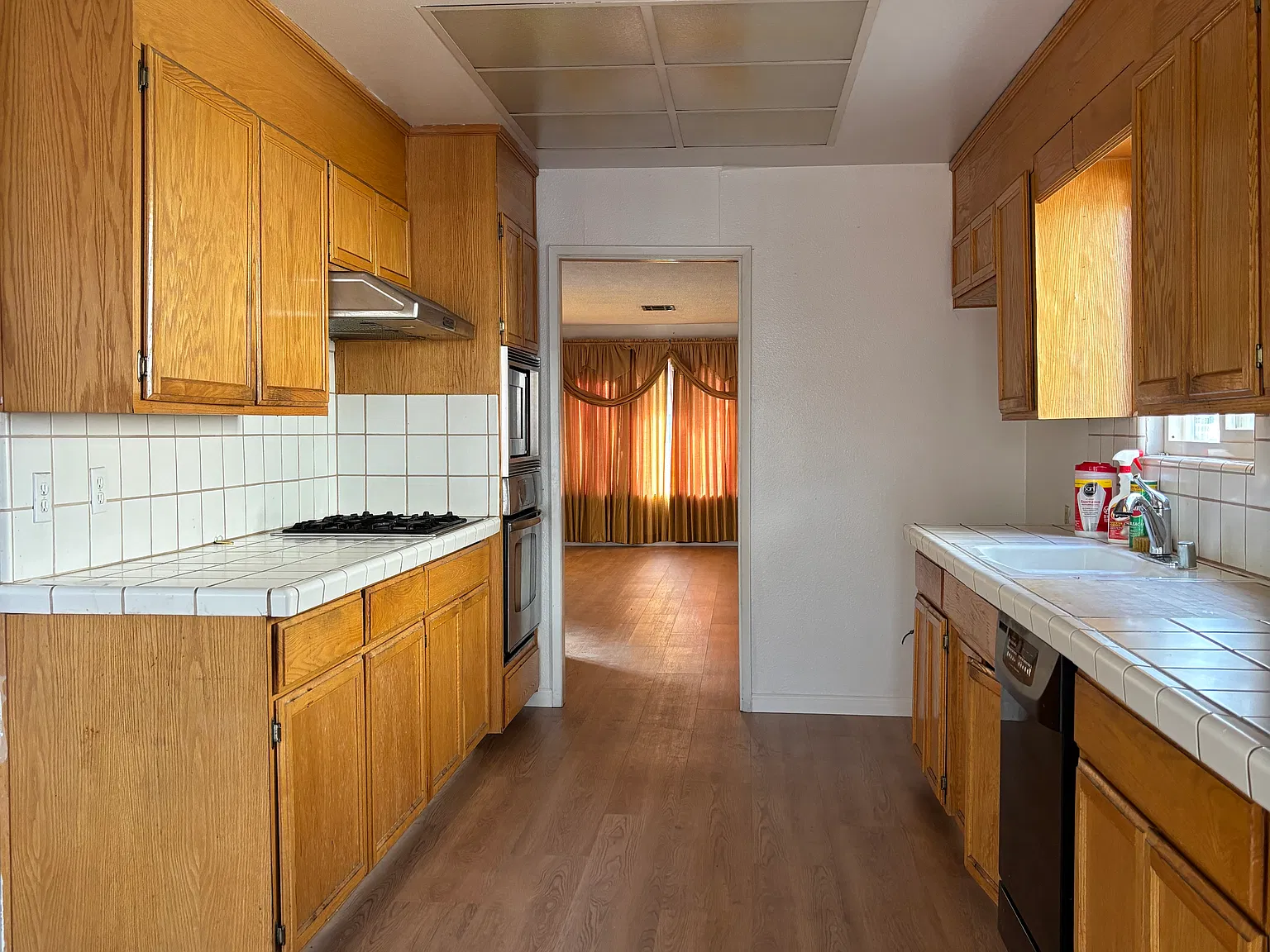 3 bed, 1717 sqft, $2,250 — Photo 2