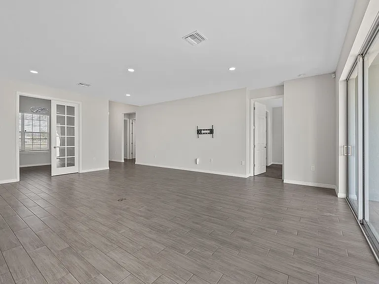133 SW 37th Ave — Photo 17
