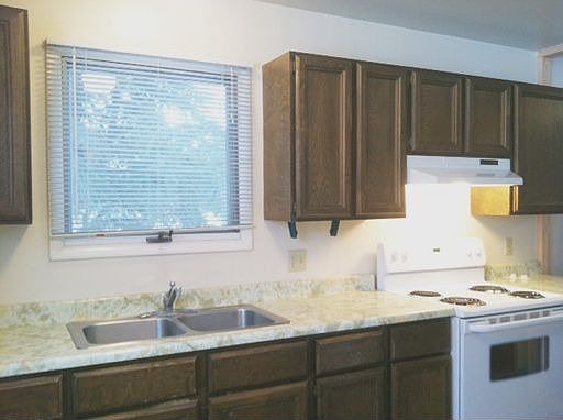 5th image of 503 Woodford St APT 3
