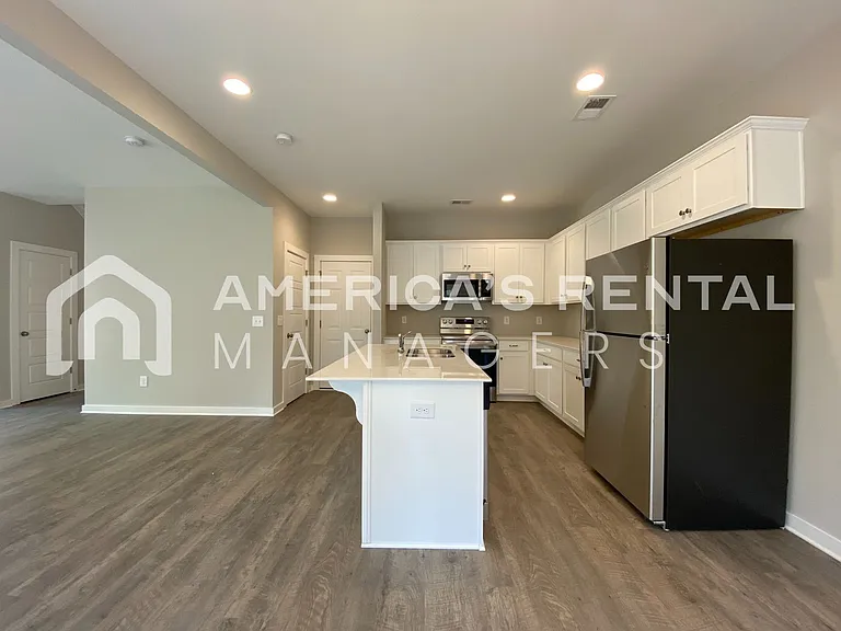 7940 Saint James Dr — Photo 4