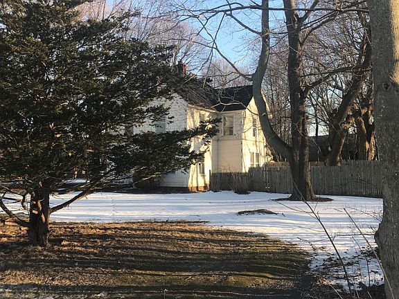3rd image of 156 South St