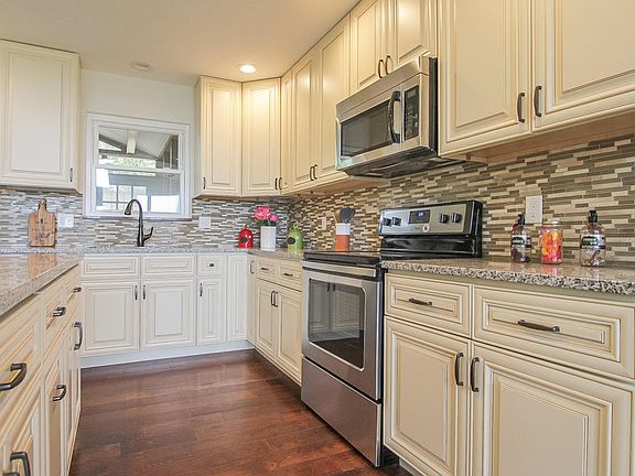 5th image of 10615 Alameda Dr