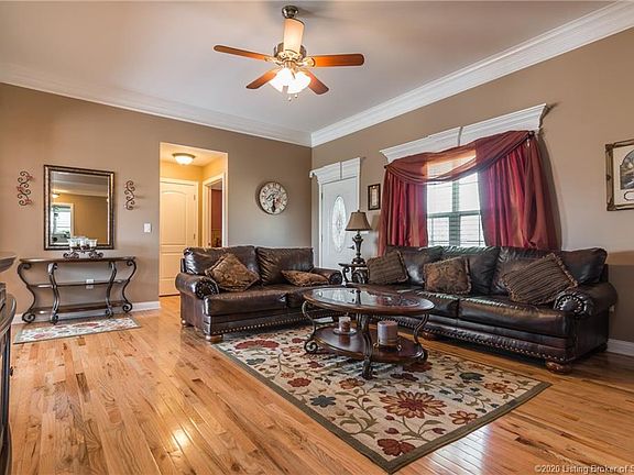 5th image of 221 Pine Dr