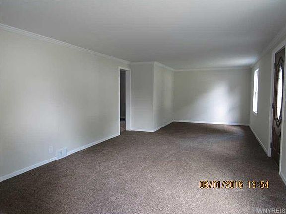 4th image of 28 Briarwood Dr