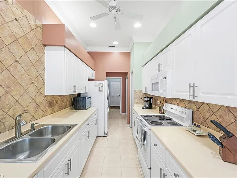 26409 Clarkston Dr — Photo 7