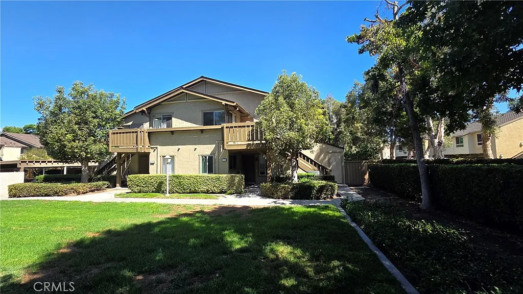 2 bed, 970 sqft, $3,100 — Photo 1
