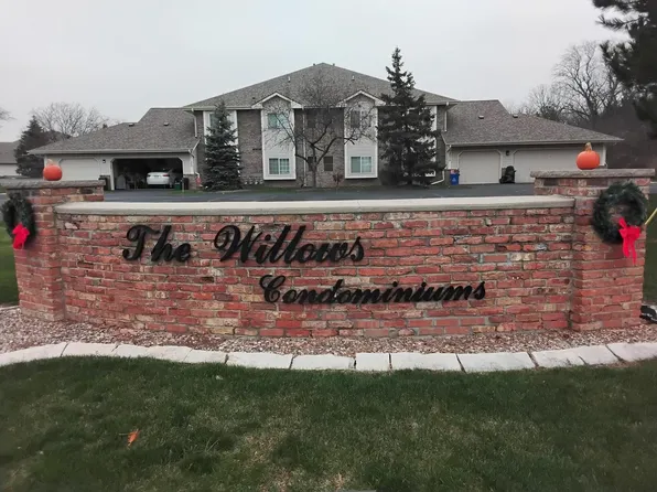 17604 West Lincoln AVENUE, New Berlin, WI 53146