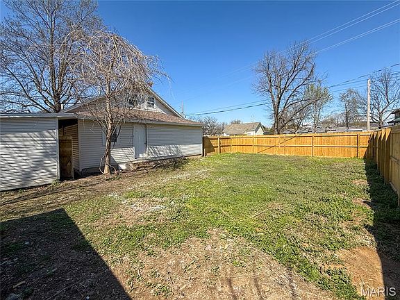 2nd image of 2202 Mangold St