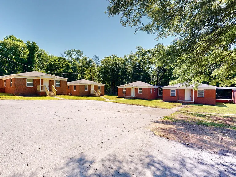 Two bedroom apartment for $1199 per month ~5 minutes from the Airport in a quaint and quiet commu... — Photo 1