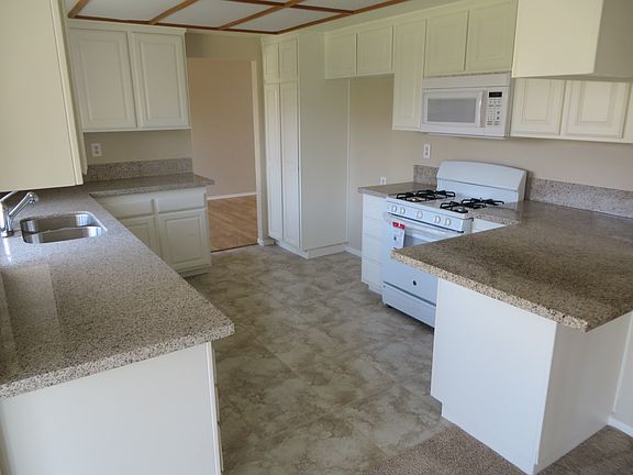 5th image of 32485 Beechwood Ln