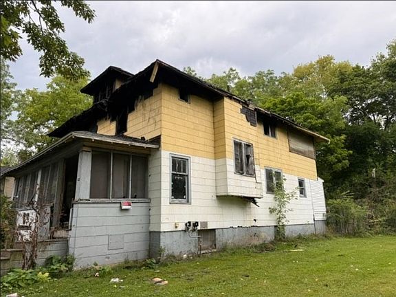 2nd image of 915 Burt St