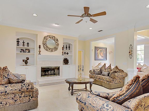 4th image of 1747 Lord Byron Ln
