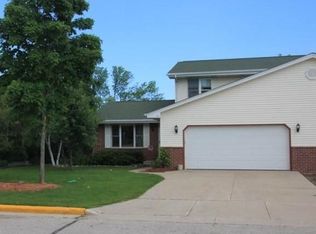 412 Lindale St, Belgium, WI 53004