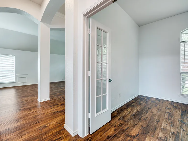 1420 Capstan Dr — Photo 4