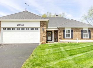 27W090 Cypress Ln, Winfield, IL 60190