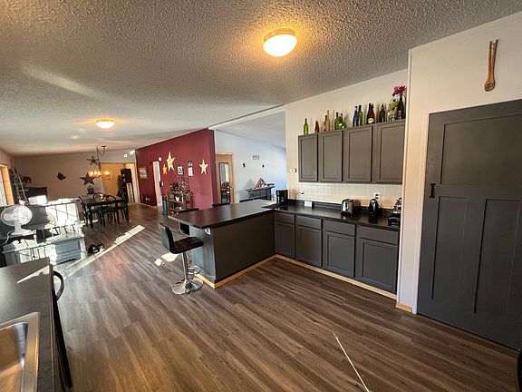 5th image of 121 3rd St