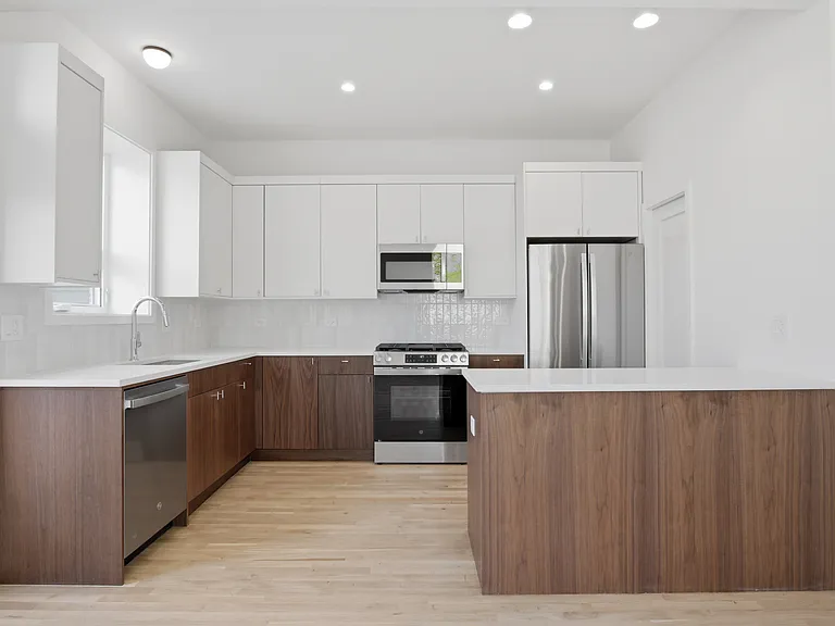 1751 W Superior St #2F — Photo 2