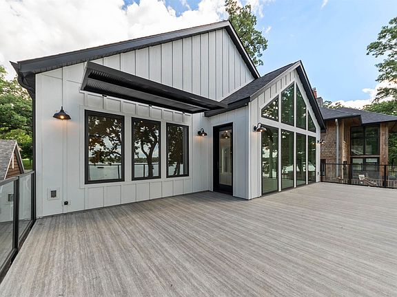 5th image of 2105 Lakeshore Dr