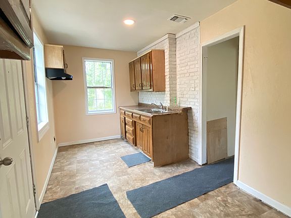 Kitchen, oven will be installed upon move in.
