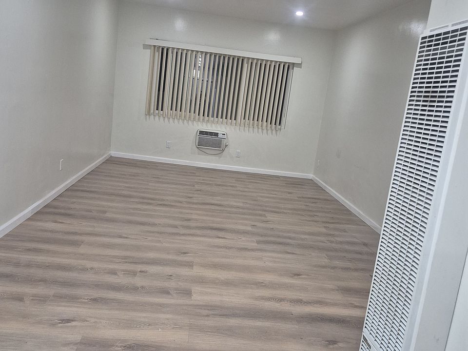 1st image of 126 S Manhattan Pl APT 7