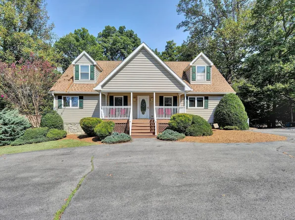 310 Indian Pointe Dr, Hardy, VA 24101