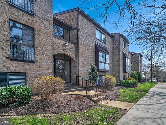 3rd image of 2044 Royal Fern Ct APT 1A