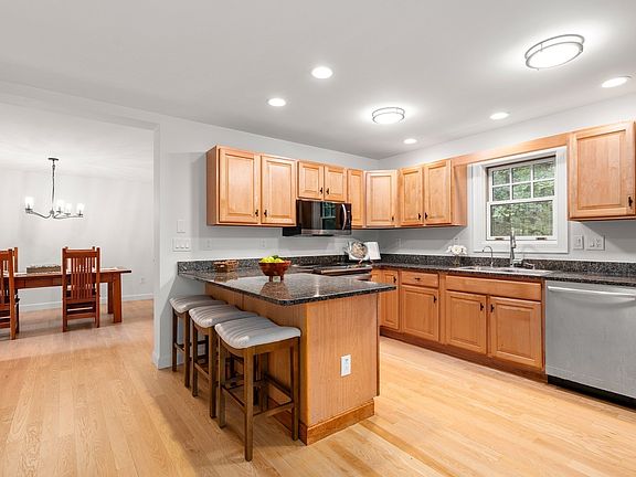 5th image of 79 Beecher Pl #5