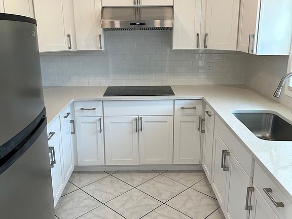 3rd image of 656 77th Ave N