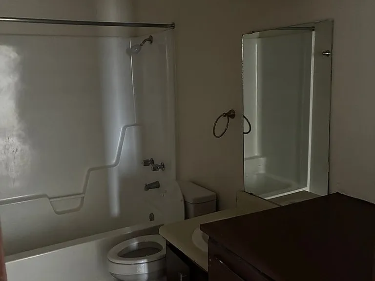 Avendale Pointe Apartments — Photo 21