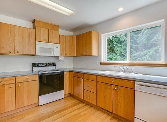 4th image of 15505 66th Ave NW