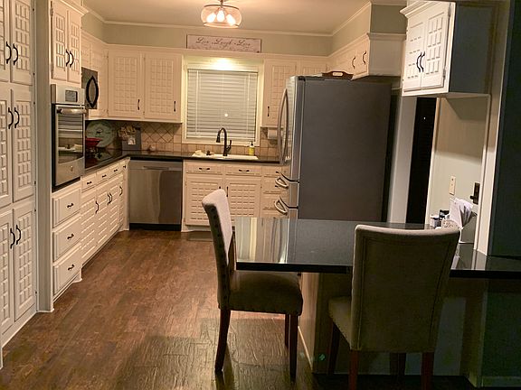 3rd image of 306 Parkwood Ln