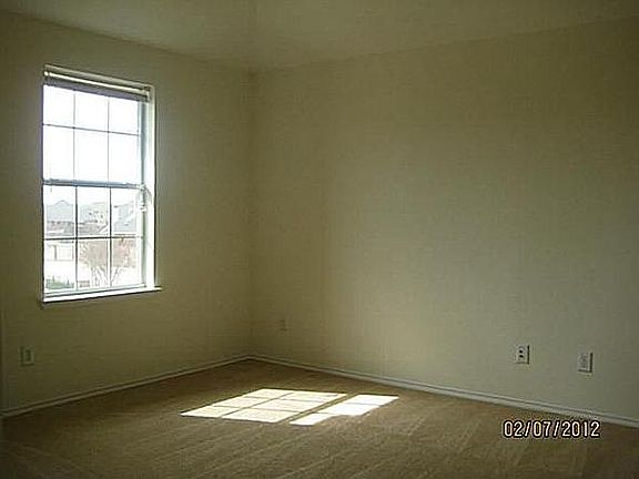 3rd image of 328 Highland Glen Dr