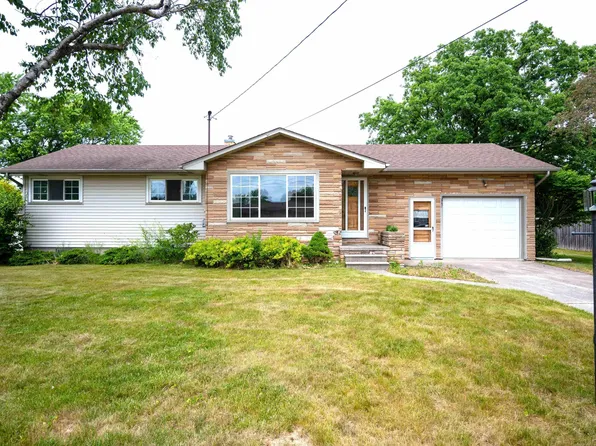 2967 Cadillac Dr, Bay City, MI 48706