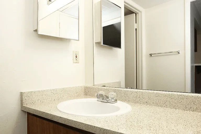 The Summit Apartments — Photo 8
