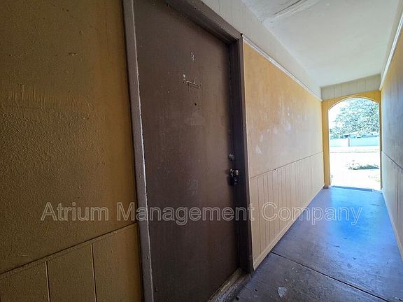 4th image of 423 Duchess Ct APT B