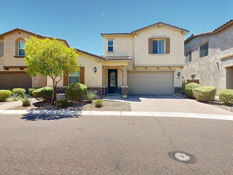 209 E Beatryce St — Photo 1