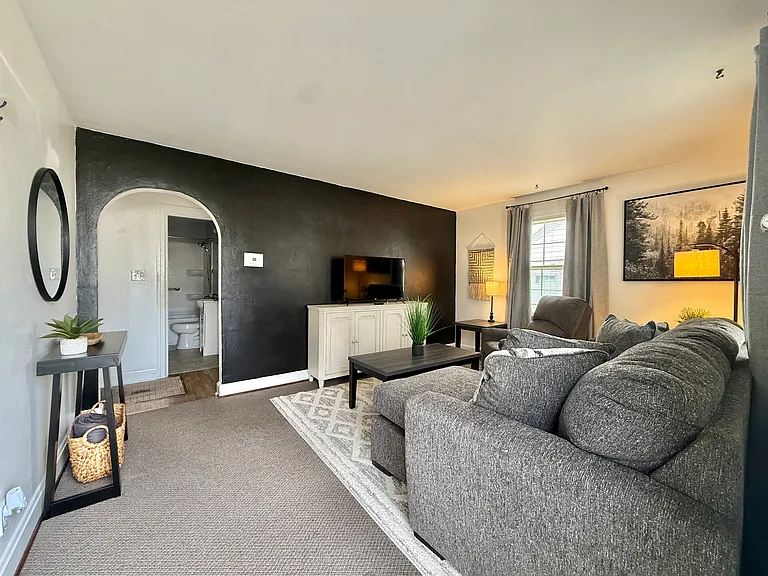 2610 W Victory Ct — Photo 4