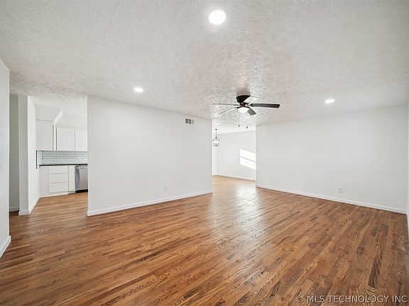 5th image of 21 N Indianola St