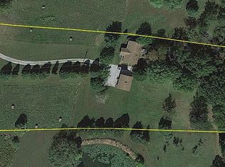 28 Homberg Rd, Golconda, IL 62938