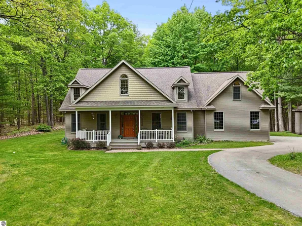 3747 Birch Rd, Traverse City, MI 49696