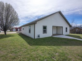 1117 N Mason St, Bowie, TX 76230