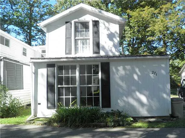271 S 10th St photo 1
